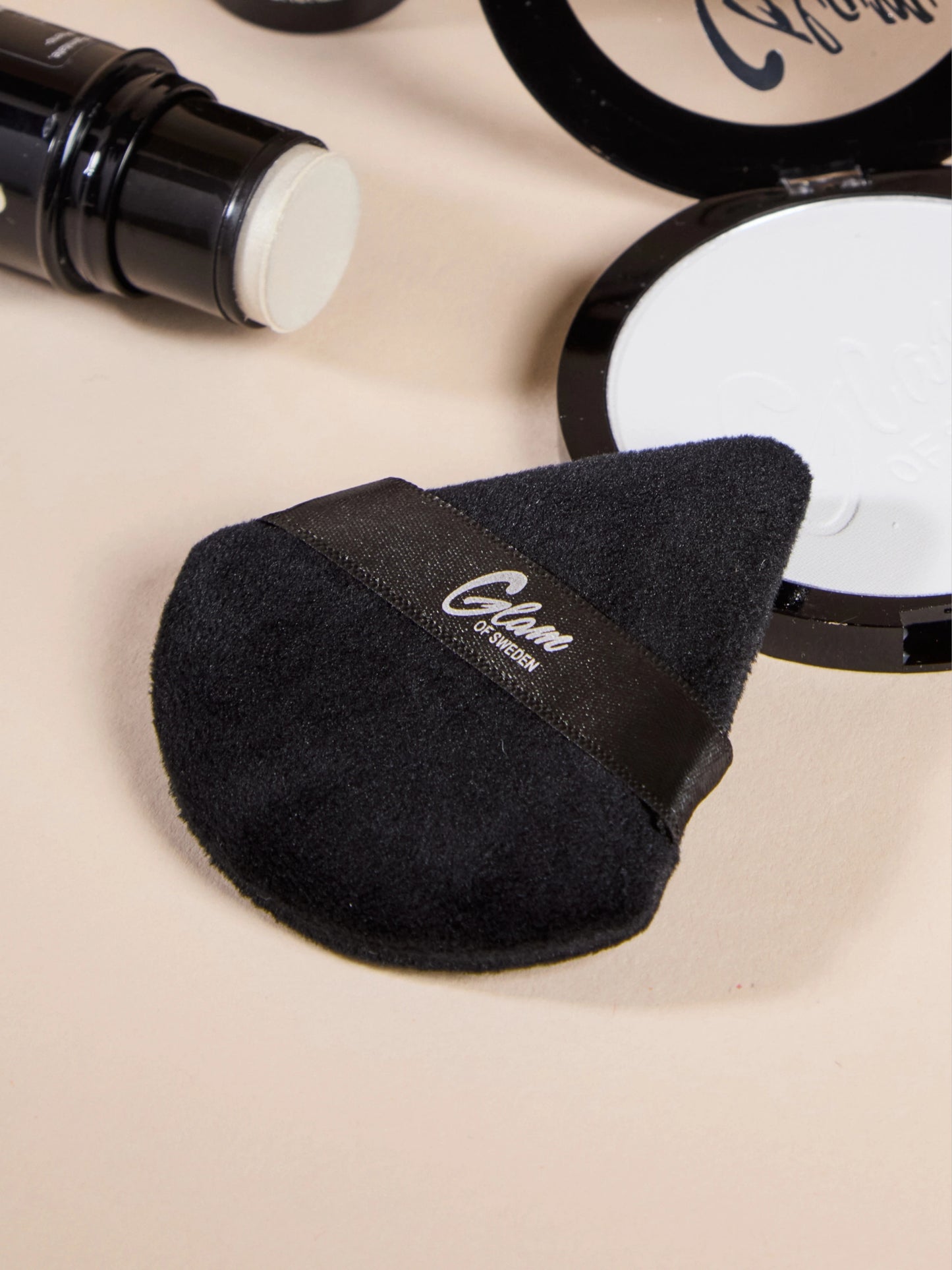 Triangular powder puff