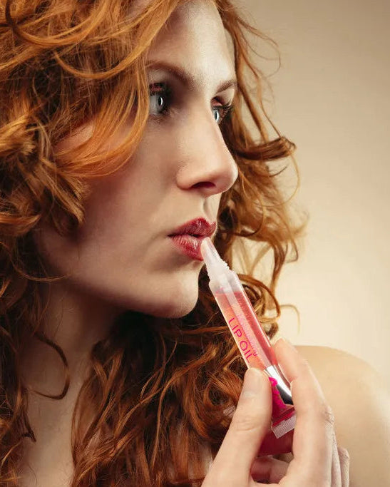 Moisturizing lip oil